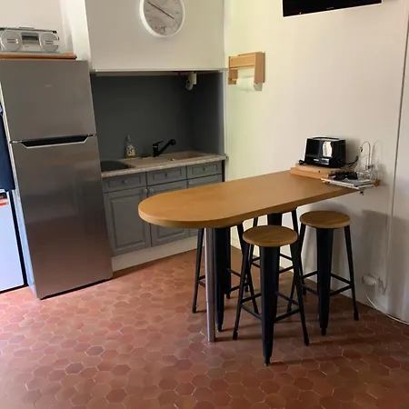 F2 Agreable Avec Terrasse