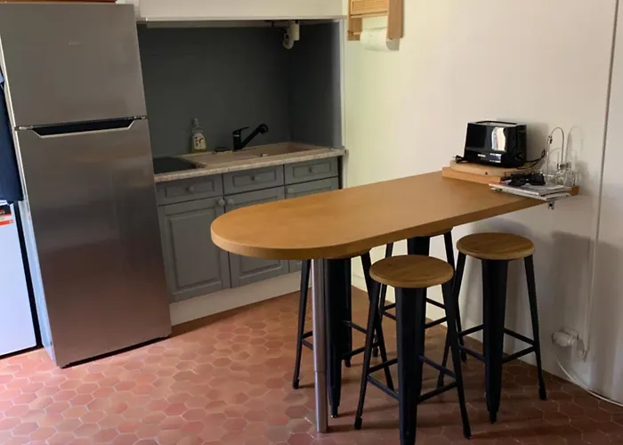 F2 Agreable Avec Terrasse