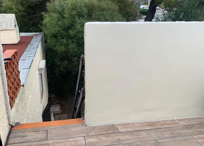 F2 Agreable Avec Terrasse